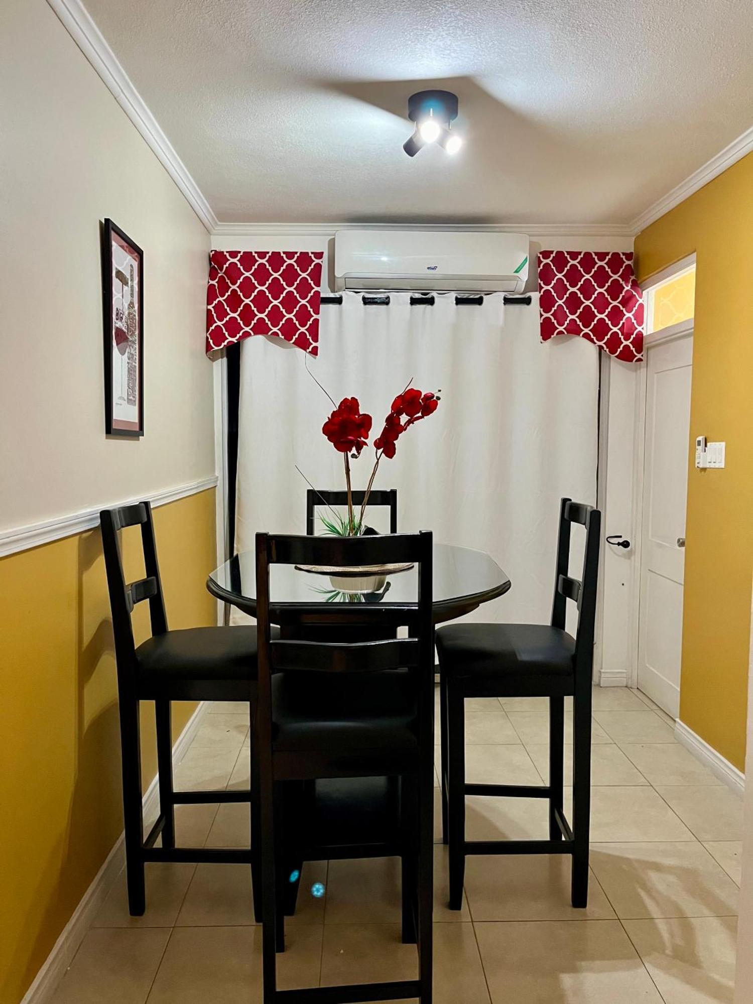 The Brompton'S Luxury Apartment Kingston Exterior photo